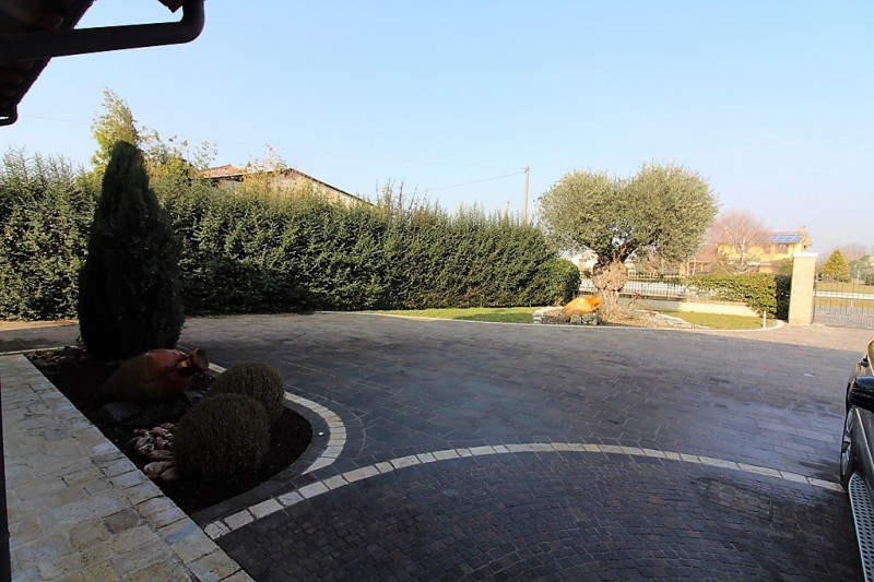 In località Trambacche, tranquilla e verdeggiante frazione del Comune di Veggiano, immersa nel cu...