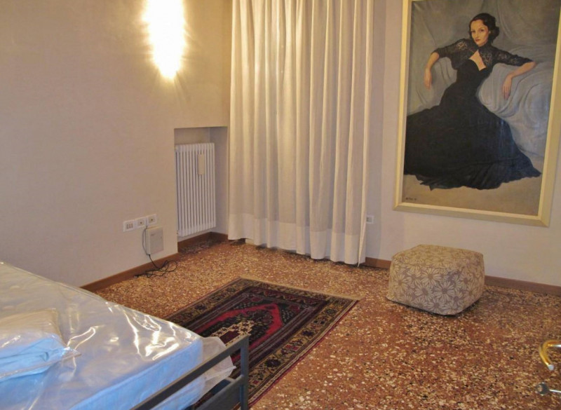 AMPIO E RAFFINATO BICAMERE ARREDATO E CON GARAGE IN AFFITTO  IN CENTRO STORICO - Rif. 7274
CONTRA...