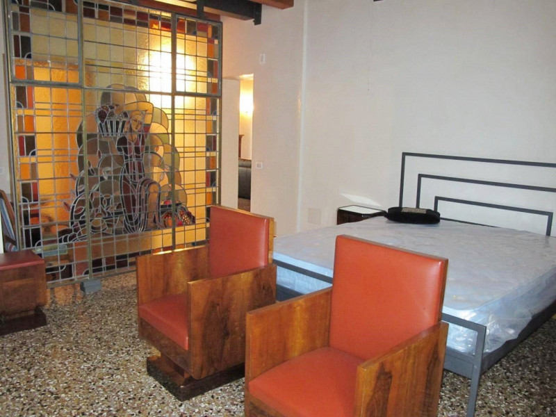 AMPIO E RAFFINATO BICAMERE ARREDATO E CON GARAGE IN AFFITTO  IN CENTRO STORICO - Rif. 7274
CONTRA...