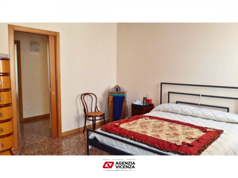 AMPIO E RAFFINATO BICAMERE ARREDATO E CON GARAGE IN AFFITTO IN CENTRO STORICO - Rif. 7274
CONTRAT...