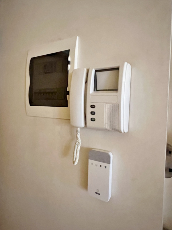 AMPIO E RAFFINATO BICAMERE ARREDATO E CON GARAGE IN AFFITTO IN CENTRO STORICO - Rif. 7274
CONTRAT...