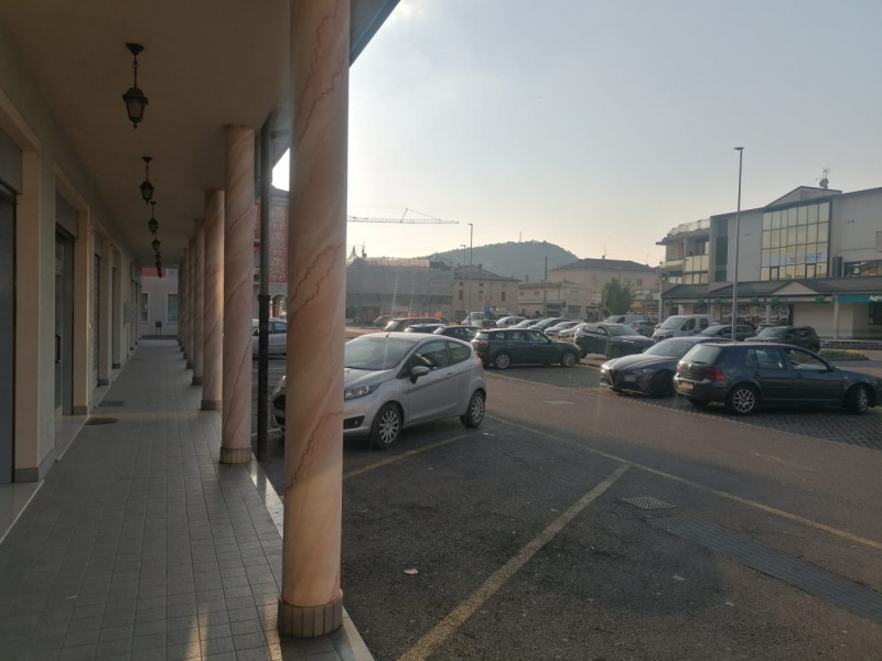 Rovato Affitto Negozio