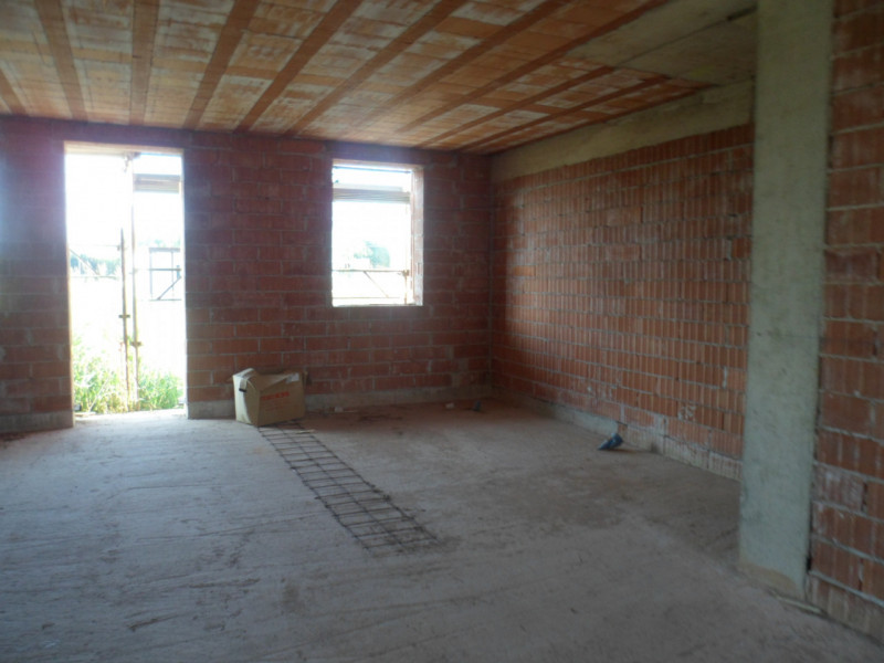 Caldogno centro, porzione di villetta centrale di circa 180 mq calpestabili distribuita su due li...