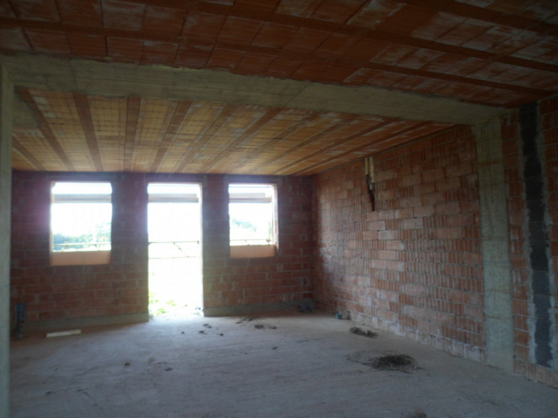 Caldogno centro, porzione di villetta centrale di circa 180 mq calpestabili distribuita su due li...