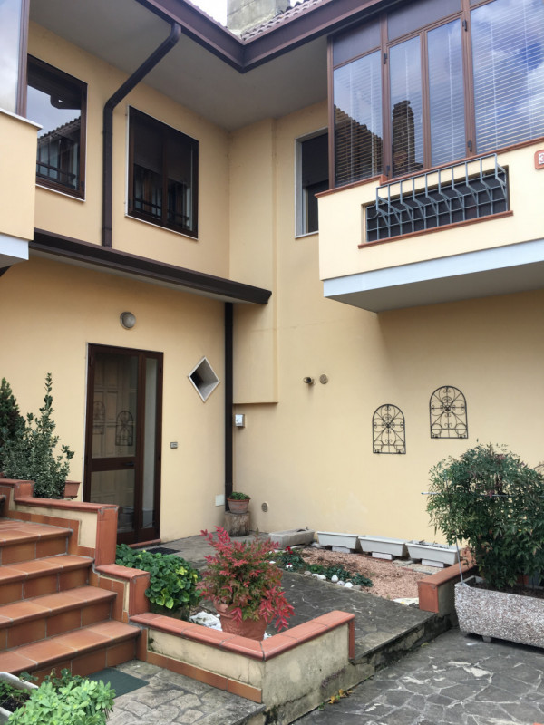 SOLESINO: IN PROSSIMITA’ DEL CENTRO si propongono IN VENDITA DUE MINI APPARTAMENTI al primo e sec...