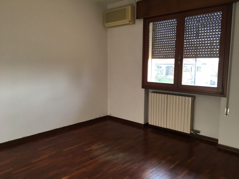 SOLESINO: IN PROSSIMITA’ DEL CENTRO si propongono IN VENDITA DUE MINI APPARTAMENTI al primo e sec...