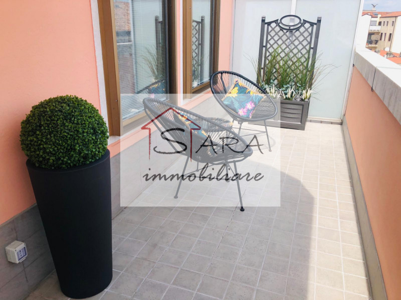 Padova - Zona Centro Storico

Sara Immobiliare propone in locazione appartamento monolocale di 45...