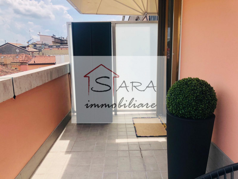 Padova - Zona Centro Storico

Sara Immobiliare propone in locazione appartamento monolocale di 45...
