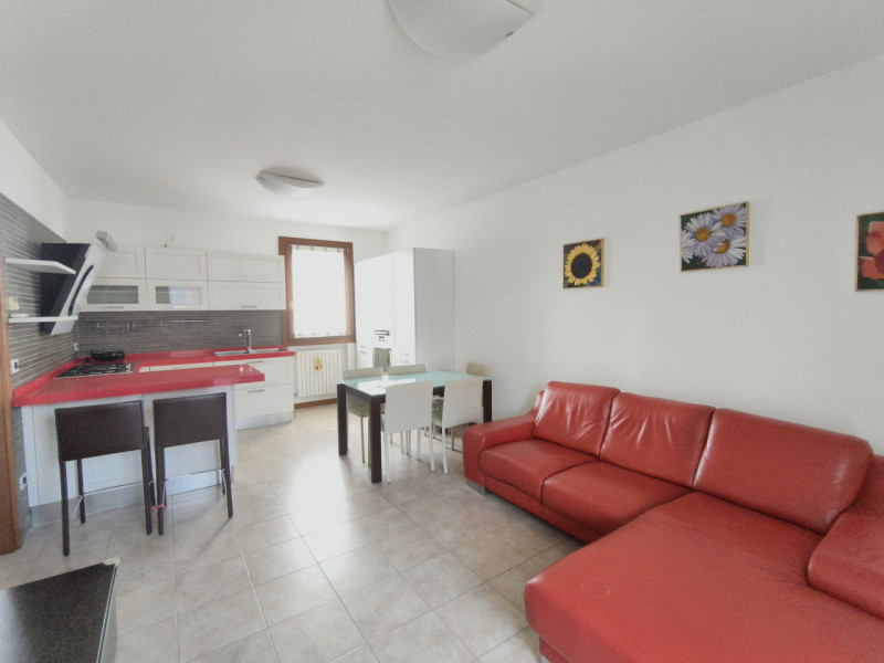 Vicinanza quartiere Pescarini, proponiamo all'interno di un residence ubicato in zona comoda ai s...
