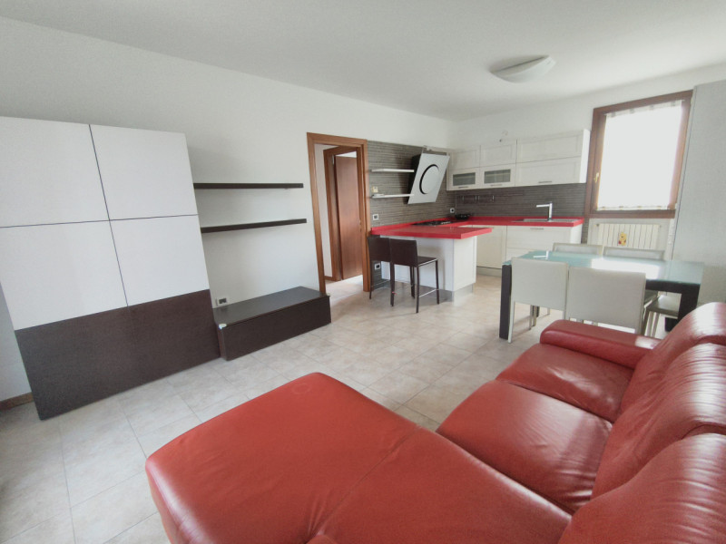 Vicinanza quartiere Pescarini, proponiamo all'interno di un residence ubicato in zona comoda ai s...