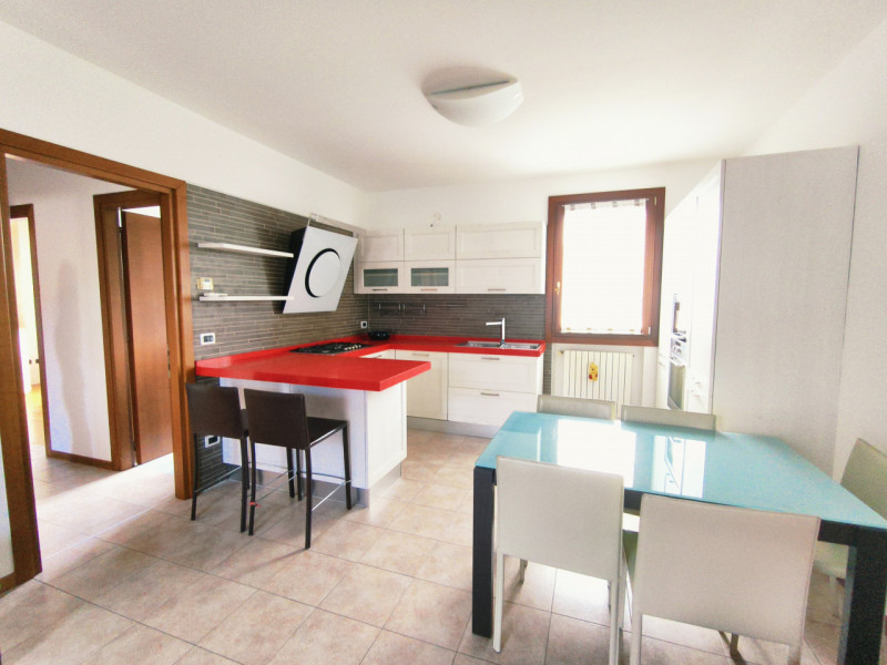 Vicinanza quartiere Pescarini, proponiamo all'interno di un residence ubicato in zona comoda ai s...