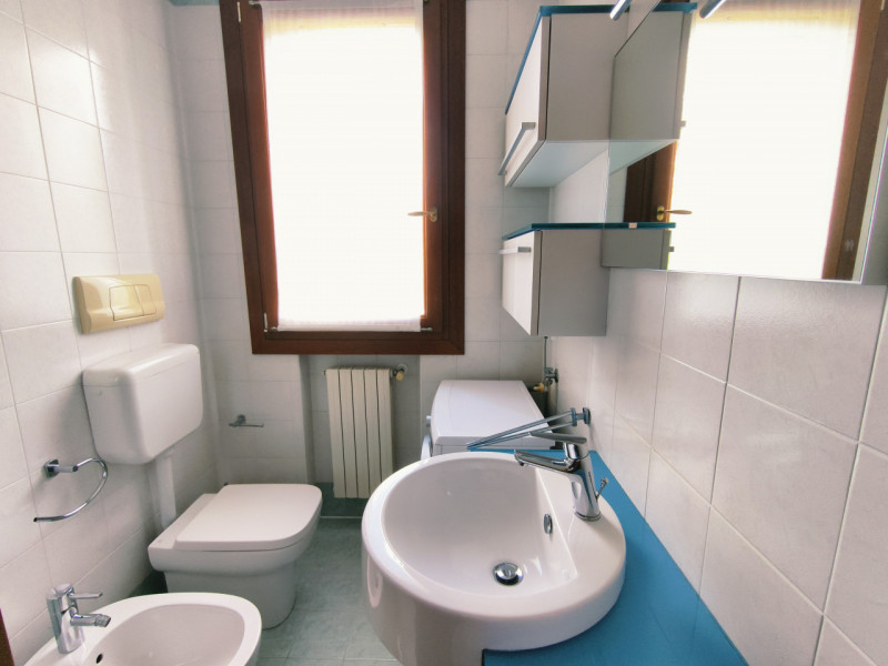Vicinanza quartiere Pescarini, proponiamo all'interno di un residence ubicato in zona comoda ai s...