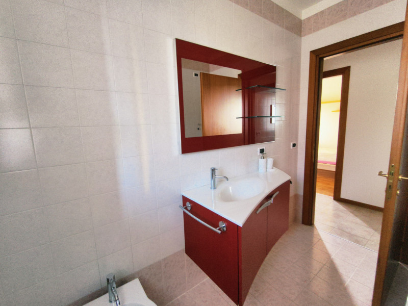 Vicinanza quartiere Pescarini, proponiamo all'interno di un residence ubicato in zona comoda ai s...