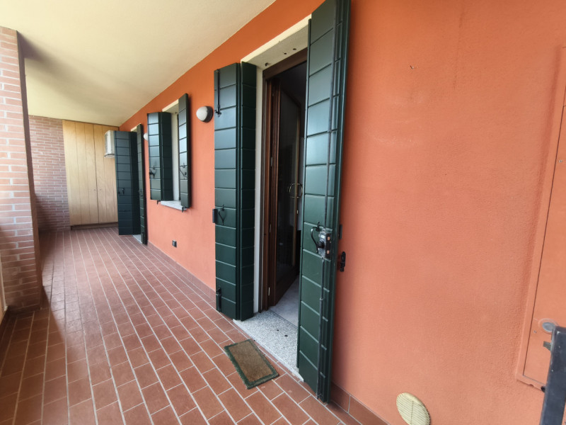 Vicinanza quartiere Pescarini, proponiamo all'interno di un residence ubicato in zona comoda ai s...