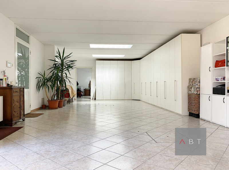 Casa singola parzialmente ristrutturata e composta di: ingresso, soggiorno, cucina, tre camere, d...