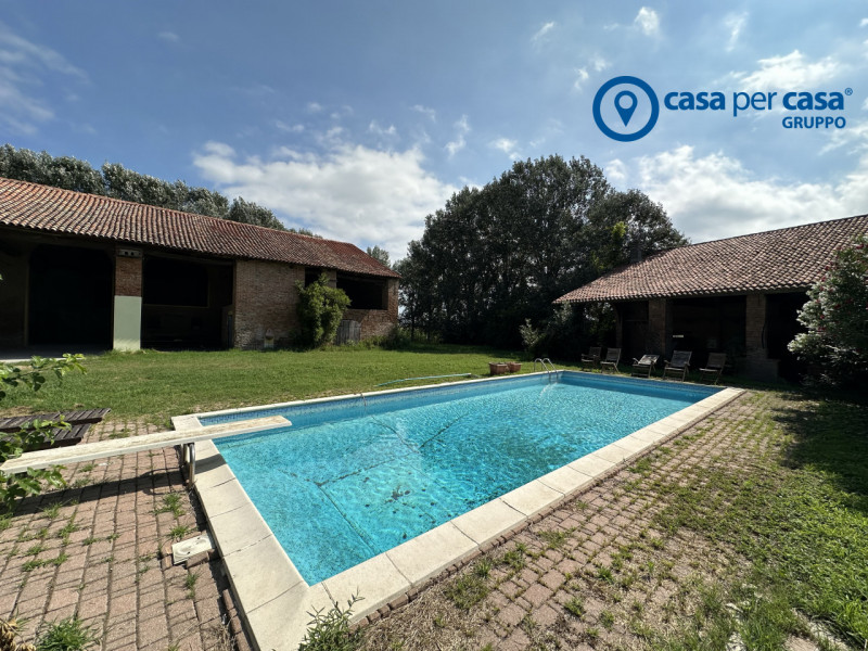 Casa padronale circondata da comfort, tranquillità e tanto verde.

Queste sono le caratteristiche...