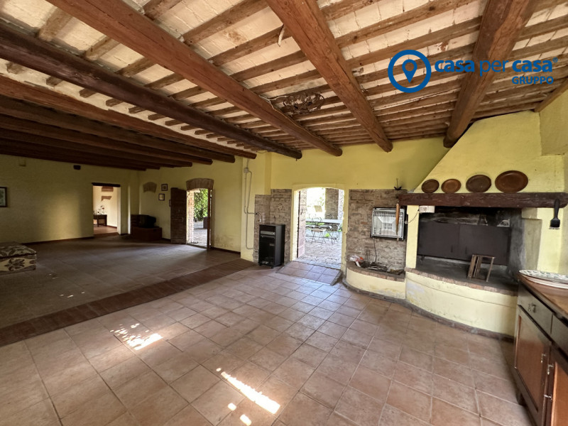 Casa padronale circondata da comfort, tranquillità e tanto verde.

Queste sono le caratteristiche...