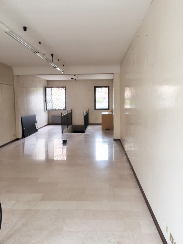 (Per INFO 3316190143) A Castelfranco Veneto, a pochi passi dal centro, proponiamo in affitto nego...