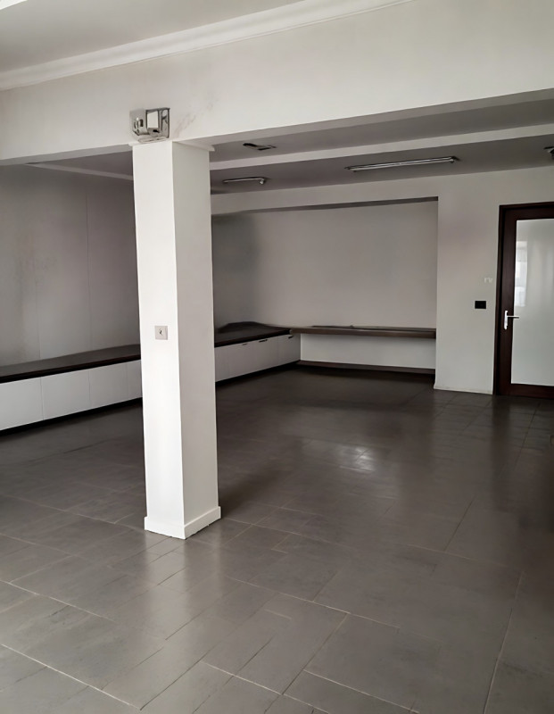 (Per INFO 3316190143) A Castelfranco Veneto, a pochi passi dal centro, proponiamo in affitto nego...