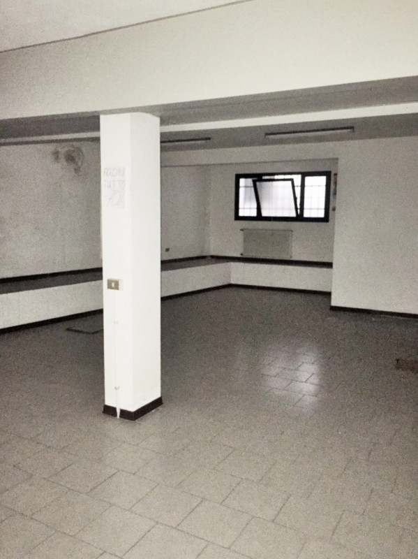 (Per INFO 3316190143) A Castelfranco Veneto, a pochi passi dal centro, proponiamo in affitto nego...