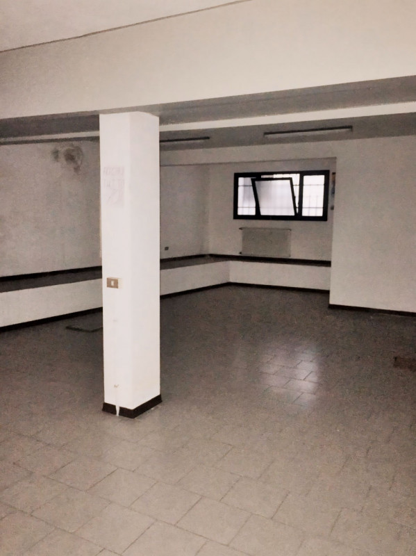 (Per INFO 3316190143) A Castelfranco Veneto, a pochi passi dal centro, proponiamo in affitto nego...