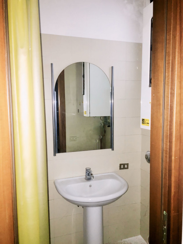 (Per INFO 3316190143) A Castelfranco Veneto, a pochi passi dal centro, proponiamo in affitto nego...