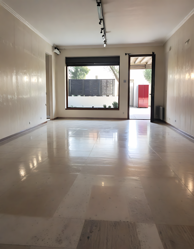 (Per INFO 3316190143) A Castelfranco Veneto, a pochi passi dal centro, proponiamo in affitto nego...