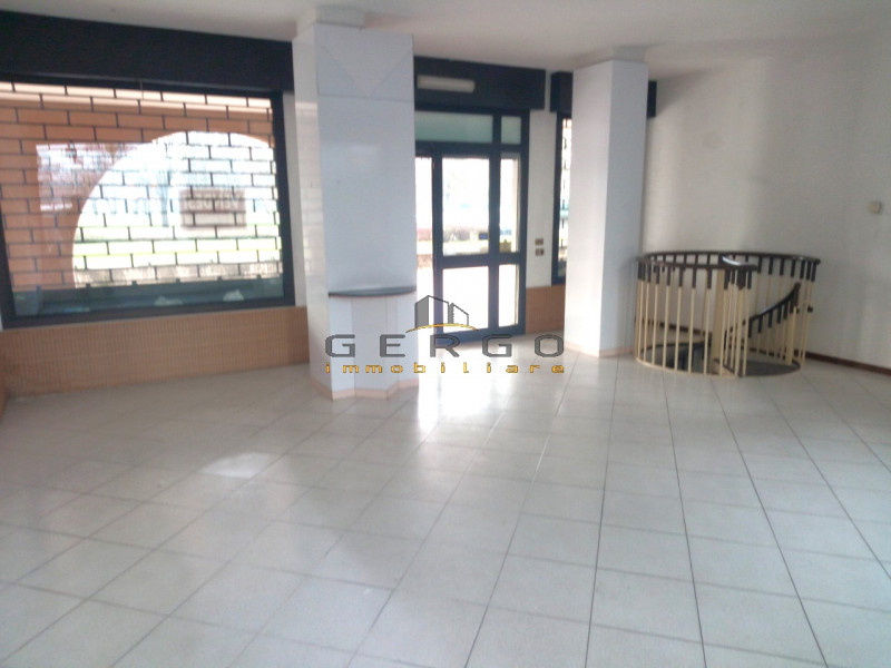 (Per info Monica 3482688677) In pieno centro quartiere Mortise a Padova, proponiamo in vendita un...