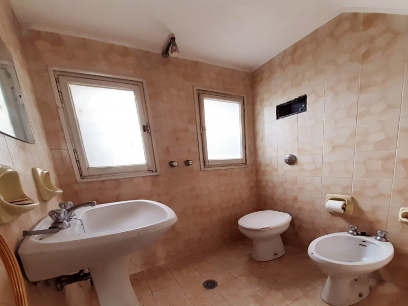 In esclusiva a Battaglia Terme si propone in vendita al secondo ed ultimo piano, all’interno di u...