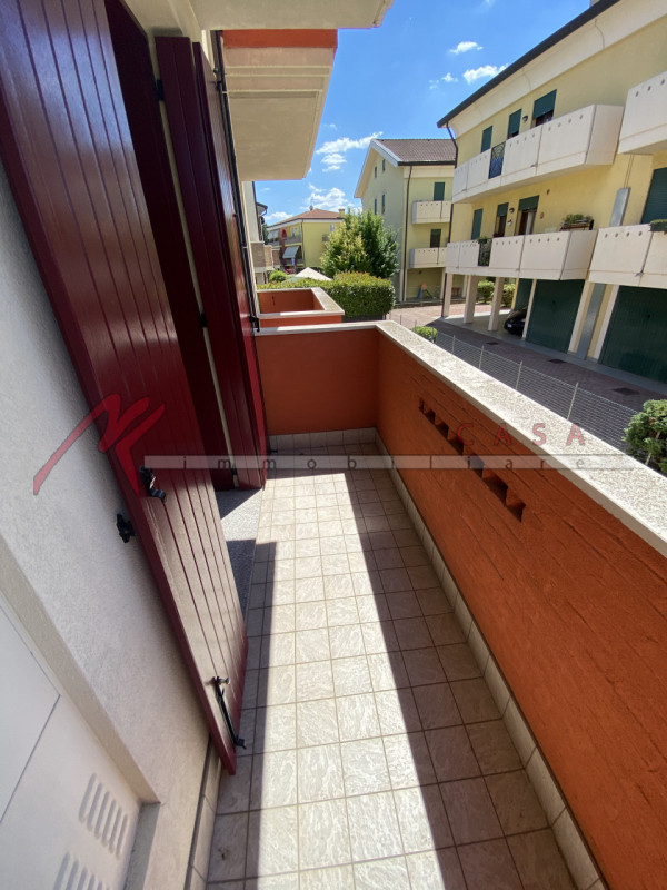 A Codevigo, vicino al centro paese, proponiamo bilocale al piano primo,  completamente arredato, ...