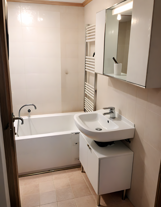 (Per info Cristina 3389226442) A Padova, zona Largo Europa, in palazzina con ascensore e servizio...