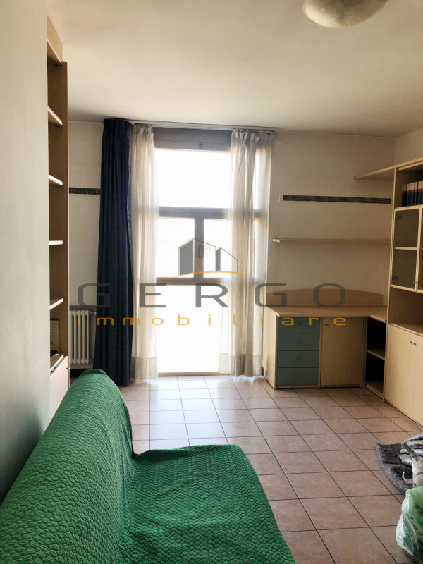 (Per info Cristina 3389226442) A Padova, zona Largo Europa, in palazzina con ascensore e servizio...