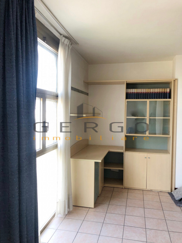 (Per info Cristina 3389226442) A Padova, zona Largo Europa, in palazzina con ascensore e servizio...