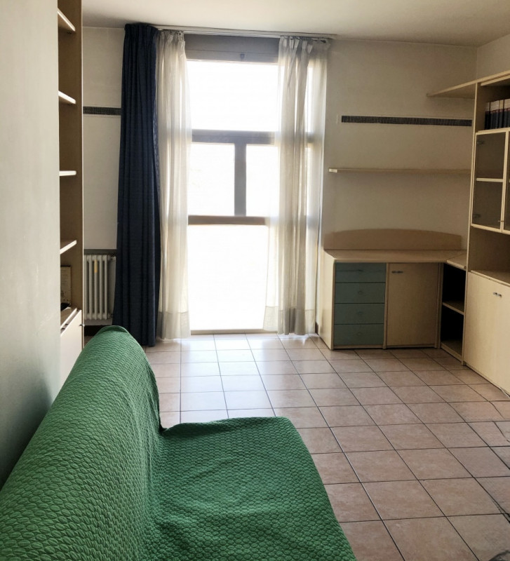 (Per info Cristina 3389226442) A Padova, zona Largo Europa, in palazzina con ascensore e servizio...