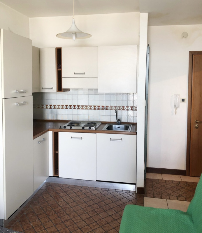 (Per info Cristina 3389226442) A Padova, zona Largo Europa, in palazzina con ascensore e servizio...