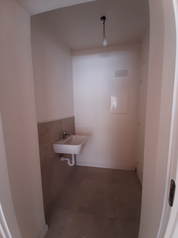 ABANO TERME -  Nelle vicinanze del Municipio, in zona di forte passaggio, proponiamo in locazione...