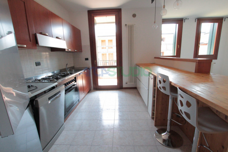 BOLZANO VICENTINO – AMPIO TRICAMERE BISERVIZI CON GARAGE DOPPIO
Disponibile esclusivamente a pers...