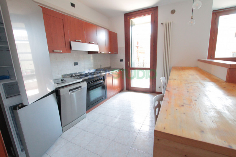 BOLZANO VICENTINO – AMPIO TRICAMERE BISERVIZI CON GARAGE DOPPIO
Disponibile esclusivamente a pers...