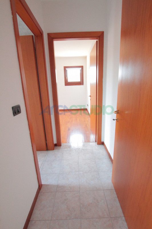BOLZANO VICENTINO – AMPIO TRICAMERE BISERVIZI CON GARAGE DOPPIO
Disponibile esclusivamente a pers...