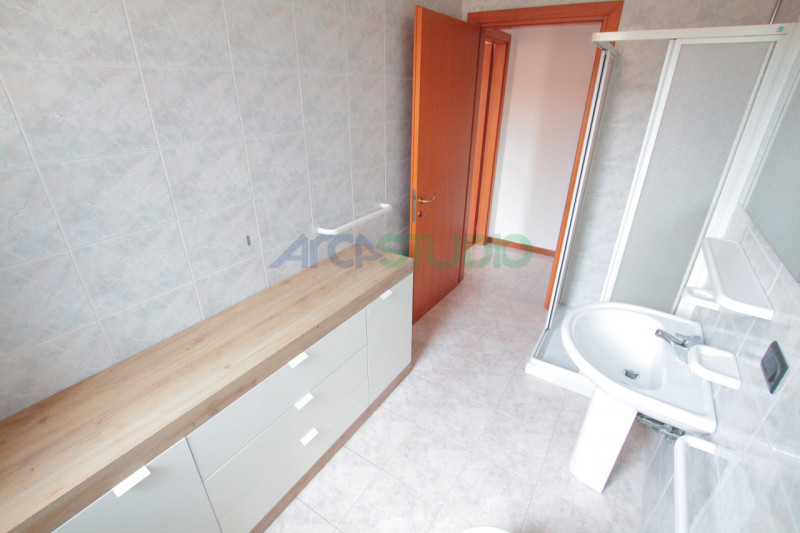 BOLZANO VICENTINO – AMPIO TRICAMERE BISERVIZI CON GARAGE DOPPIO
Disponibile esclusivamente a pers...