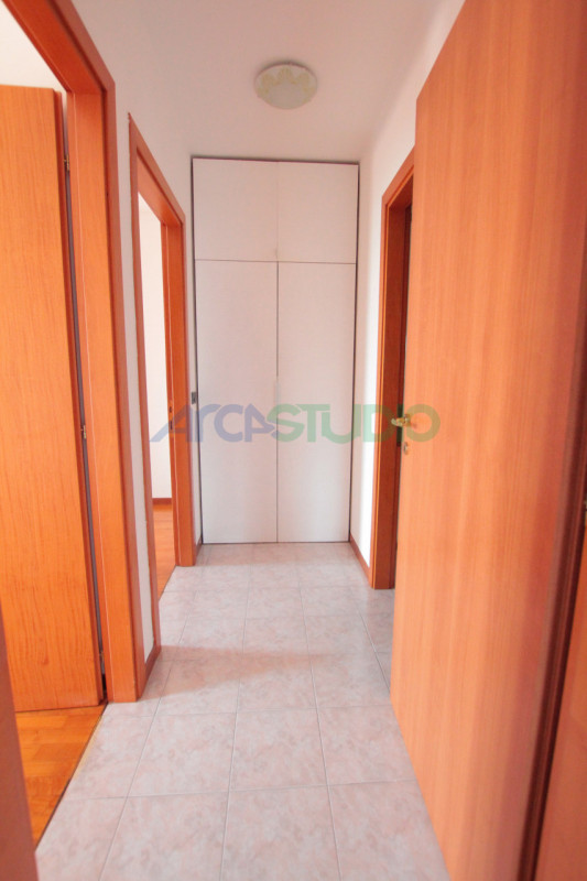 BOLZANO VICENTINO – AMPIO TRICAMERE BISERVIZI CON GARAGE DOPPIO
Disponibile esclusivamente a pers...