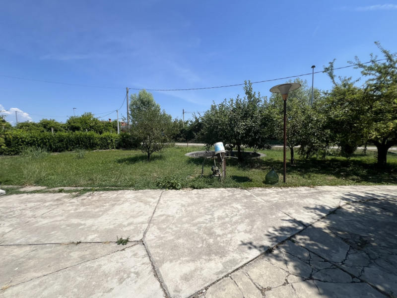 Sarmeola di Rubano (PD):

Immersa nel verde e in una posizione estremamente tranquilla ma strateg...