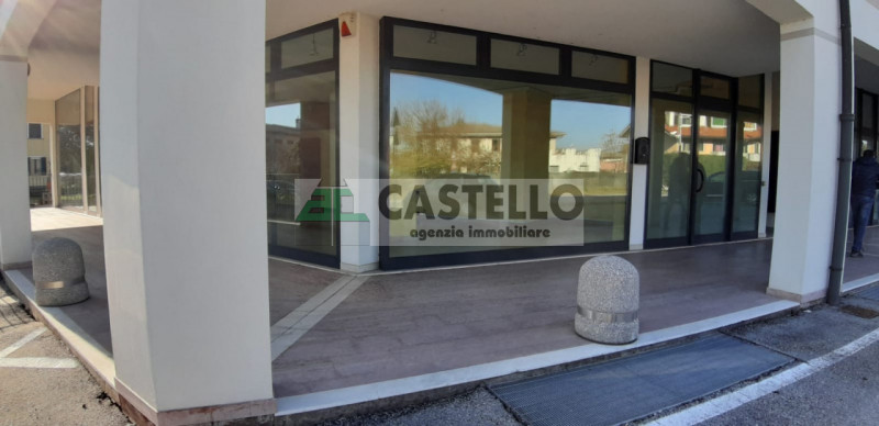 Vigodarzere Terraglione su posizione di passaggio, liberi da subito negozi/uffici in affitto, con...