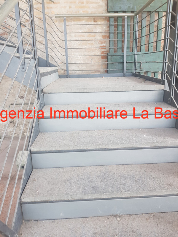 A due km dal centro di Este, si trova questo importante e favoloso rustico di campagna. Con una s...