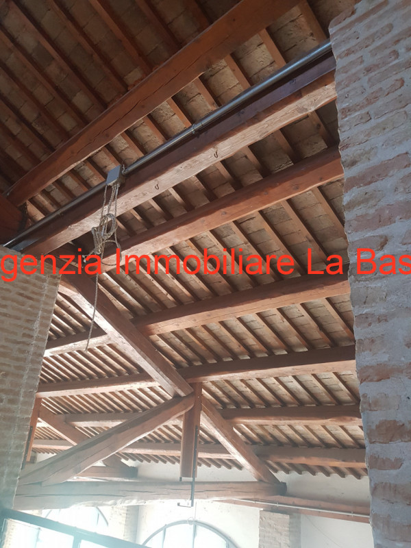 A due km dal centro di Este, si trova questo importante e favoloso rustico di campagna. Con una s...