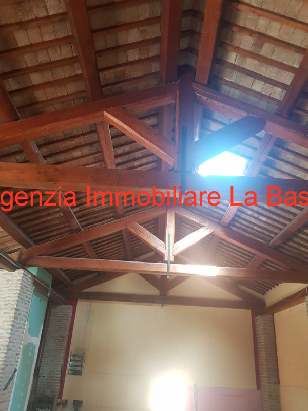 A due km dal centro di Este, si trova questo importante e favoloso rustico di campagna. Con una s...