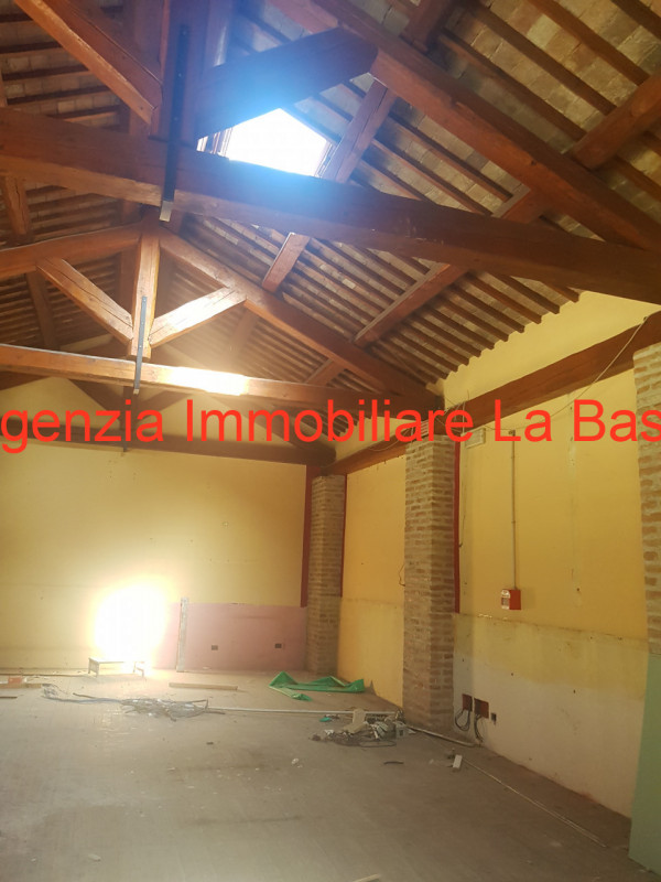 A due km dal centro di Este, si trova questo importante e favoloso rustico di campagna. Con una s...