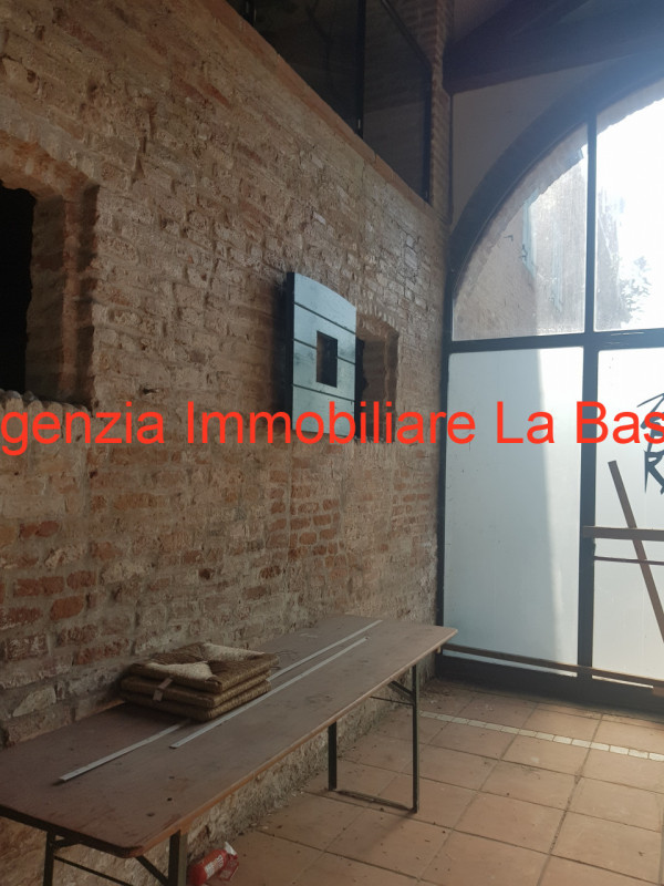 A due km dal centro di Este, si trova questo importante e favoloso rustico di campagna. Con una s...