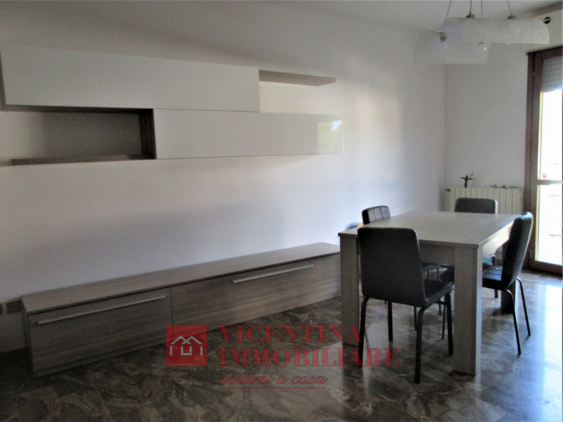 VICENZA- ANCONETTA: all'interno di una via chiusa, in palazzina ben tenuta, BICAMERE COMPLETAMENT...