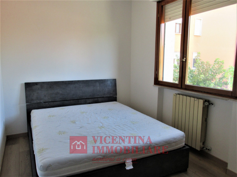 VICENZA- ANCONETTA: all'interno di una via chiusa, in palazzina ben tenuta, BICAMERE COMPLETAMENT...